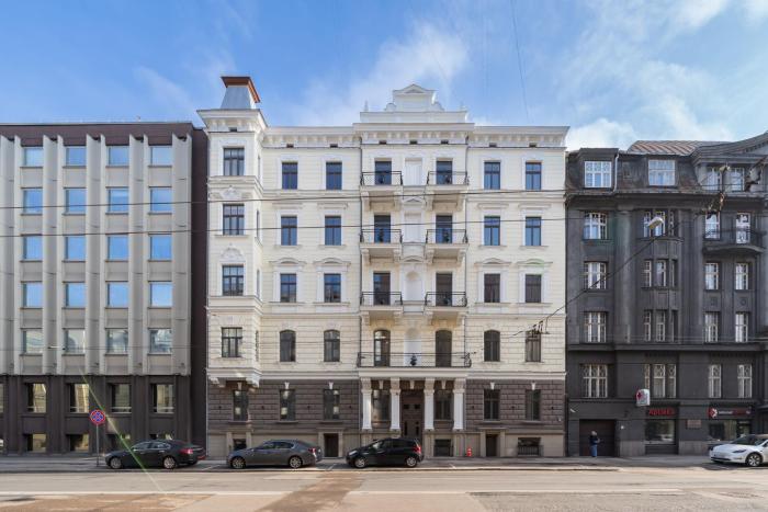 PB10 - Serviced Apartments in Embassy District by Innorental