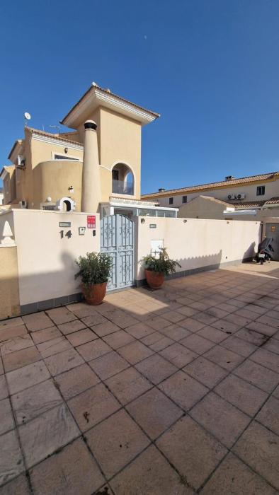 Luxury villa, private pool and gym near the beach