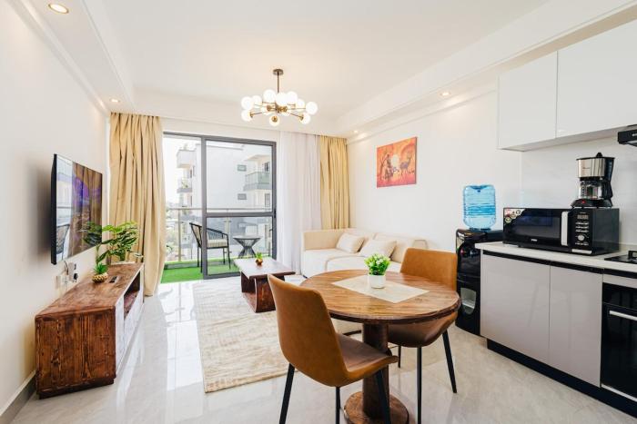 Cool 1 BR on 16th floor, Westlands with pool & gym