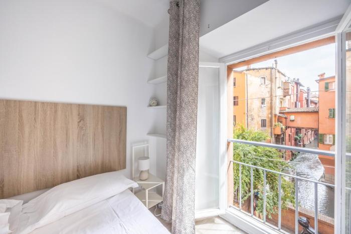 La Casa sul Canale, Bologna by Short Holidays