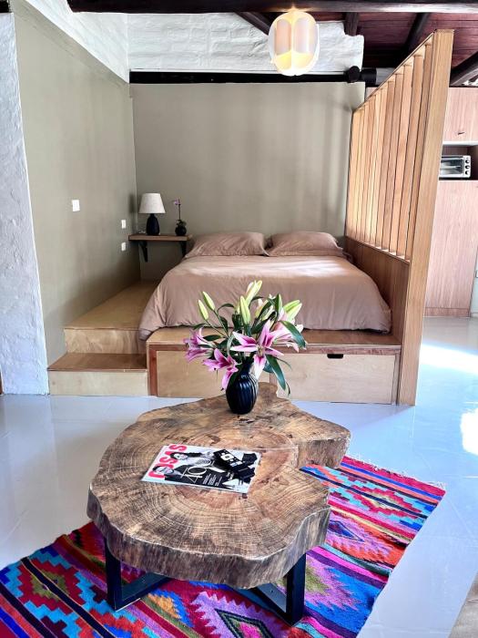Inca Haus - Modern Studio with Free Parking