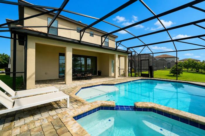 6BR Lake View Villa Private Pool Near Legoland