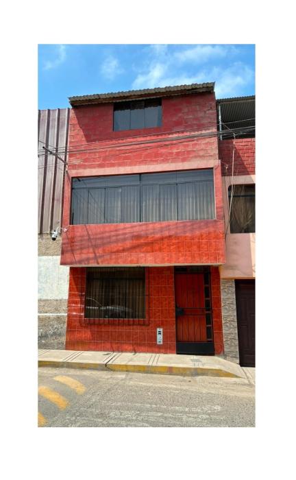 Casa céntrica a dos cuadras de la avenida Bolognesi y a media cuadra de la avenida Pinto