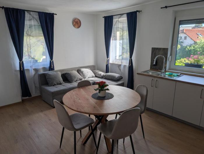 Apartma Pod Kostanjem