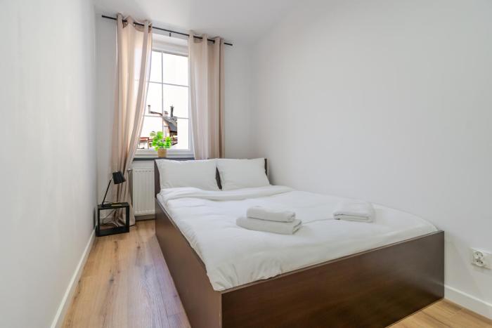 Krzywa Comfort Apartment by BookingHost