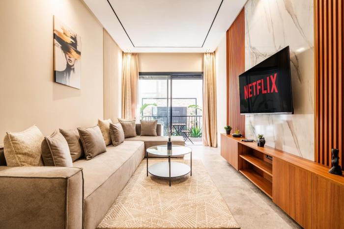 Quiet 1BR near CFC, Terrace, Gym, Parking