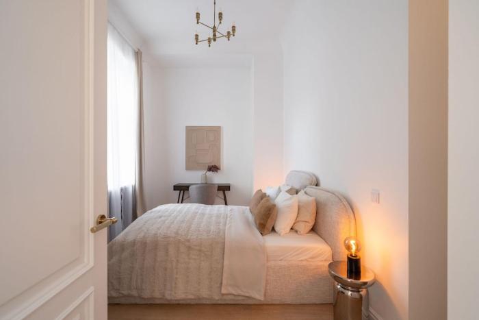 G26 - Old Town, Cable TV, Bath, Espresso Machine - by Innorental