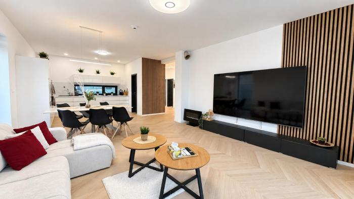 AC Family House with jacuzzi & garden, Miloslavov