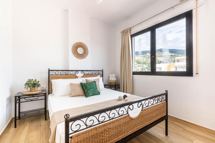 Shiny 6 Central Stay 1BR Ap Kitchen & Balcony