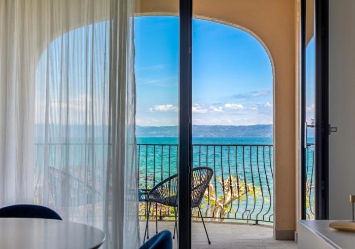 Casa Vacanze Maddalena - Palazzetto sul Lago - Diamante Blu