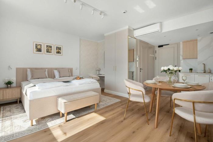 Luksusowe Studio z Klimatyzacją, Miejscem do Pracy i Ogrodem na Dachu by Renters Prestige