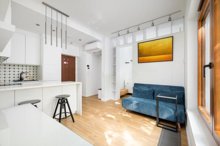 Madalińskiego Classic White Apartment by BookingHost