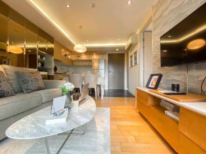Near BTS - Large 49 sqm - Pool and Gym