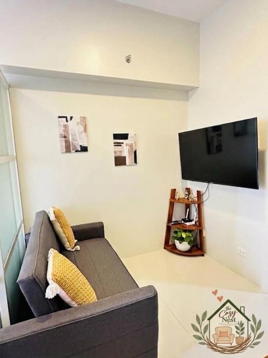 Cozy unit Near Mactan Airport with Balcony and Pool Primeworld District