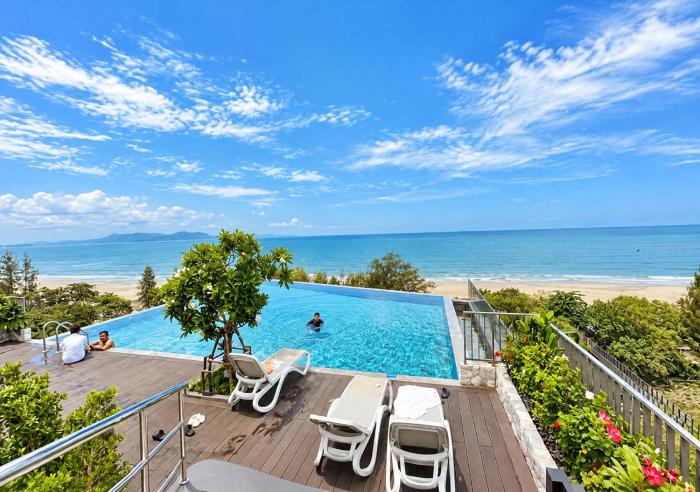 Private access to the beach in Pattaya Jomtien