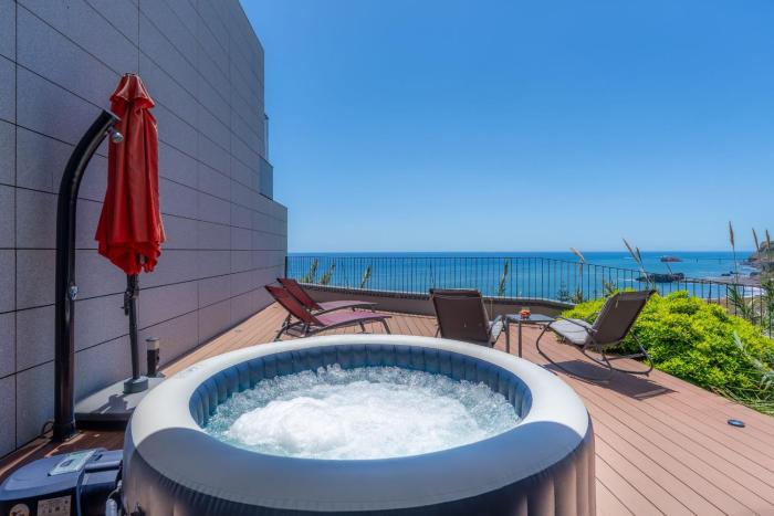 Over the Cliff - Jacuzzi Sea View by LovelyStay