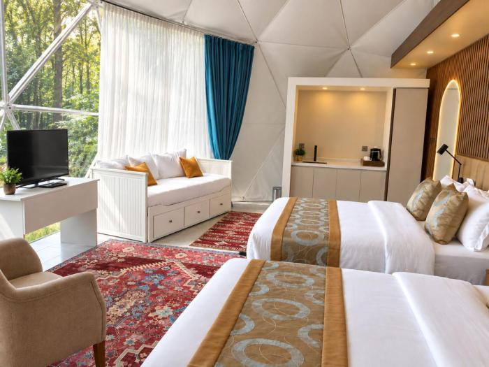 Serene Luxury Resort 8m Dome at Pebble Walk Resort