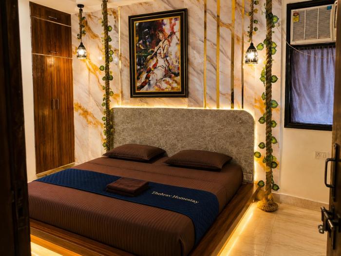 Thehrav Homestay Mahavir Enclave