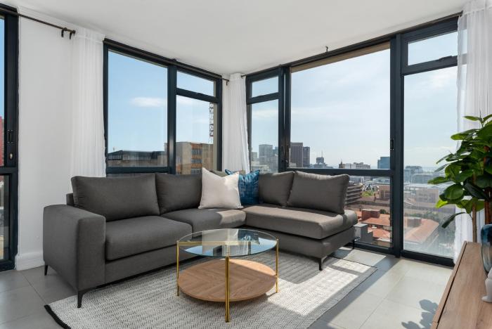 Skyline Escape with Pool Access and Mountain views