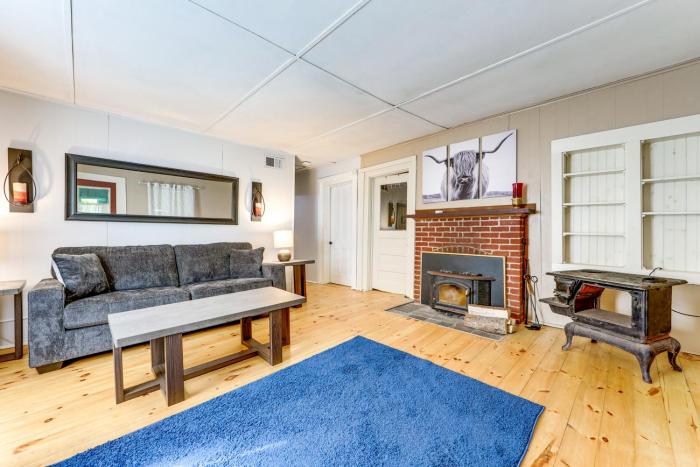 Adirondack Cabin at Historic Fenton House Hotel