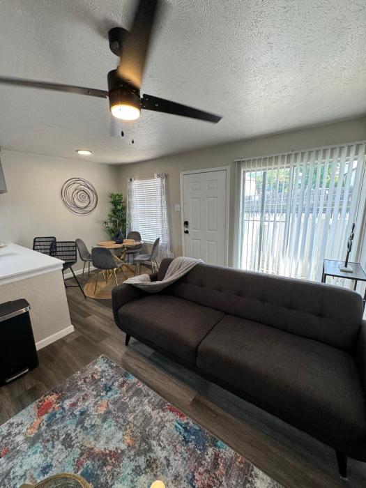 L1 Lovely Emily Apt Dallas M4