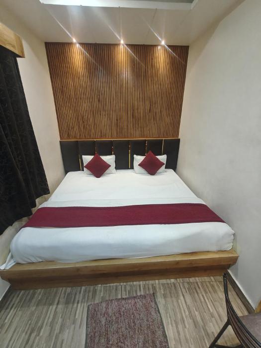 Shree Sai Lodge - 150m from Prayagraj Junction