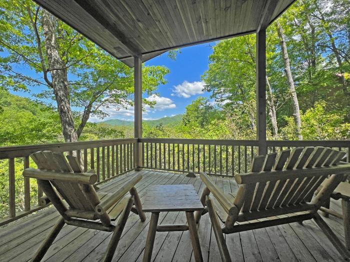 THERZ A BEAR charming log cabin