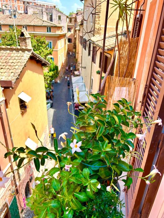 ÀBACO SUITE 2 Baths & Small Balcony in Trastevere