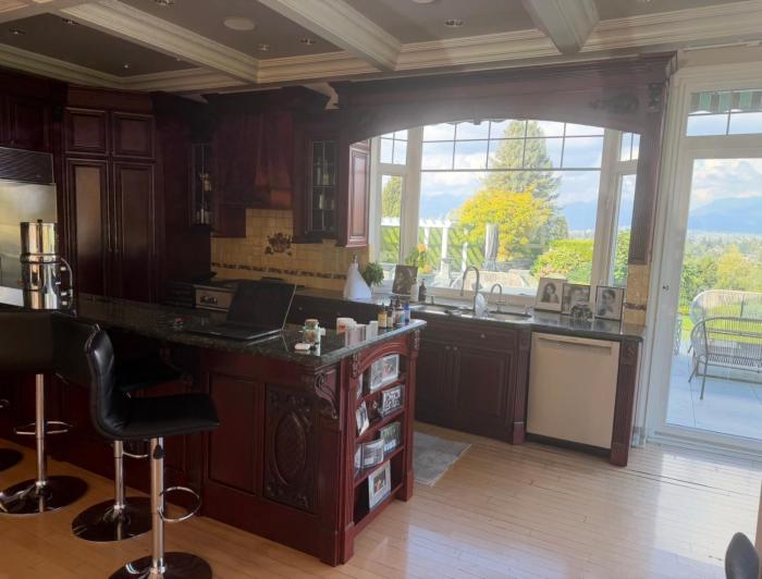 Luxury 4BR Waterfront Condo - Arch Views