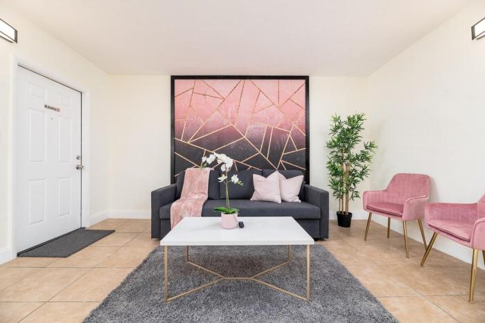 Coral Ridge Retreat Stylish 2BR in Prime Location