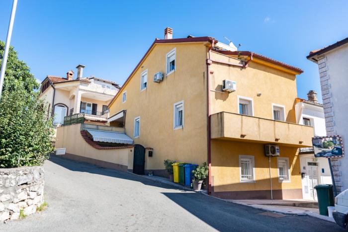 Apartments with parking space Crikvenica - 14631