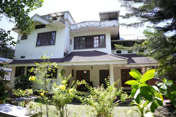 Arudam - Riverside Retreat with 3 AC rooms 3 baths in KochiEKM