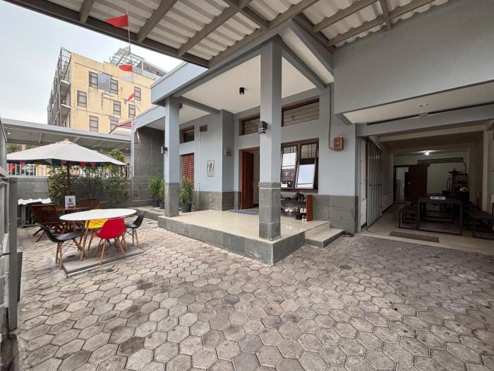 Base Seven Hostel