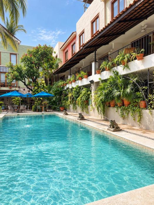 Casa Lotería Sayulita - Family Boutique Hotel with Spacious Full Kitchen Suites, Restaurant, Rooftop Yoga, Pool & Free Parking - 3 min to Beach