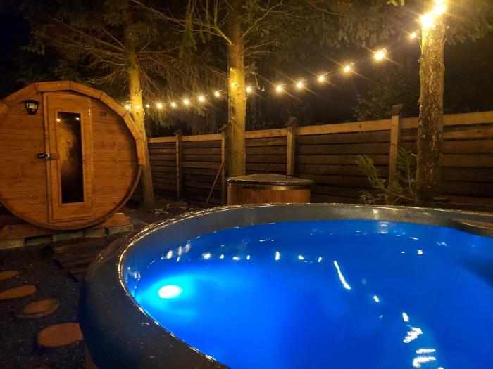 Świerkowy Las z Sauną & Jacuzzi