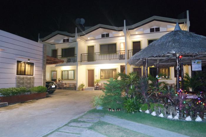 2-Bedroom & Studio Apartment Dumaguete wifi netflix kitchen