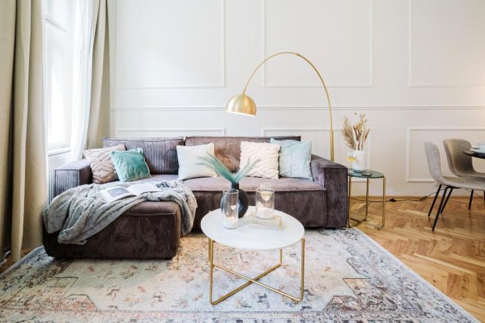 Prague Days - Two-Bedroom Apartment with Work Space and AC in Vinohrady