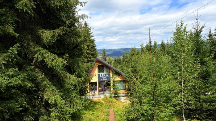 LIRA CHALET by Trei Mandre