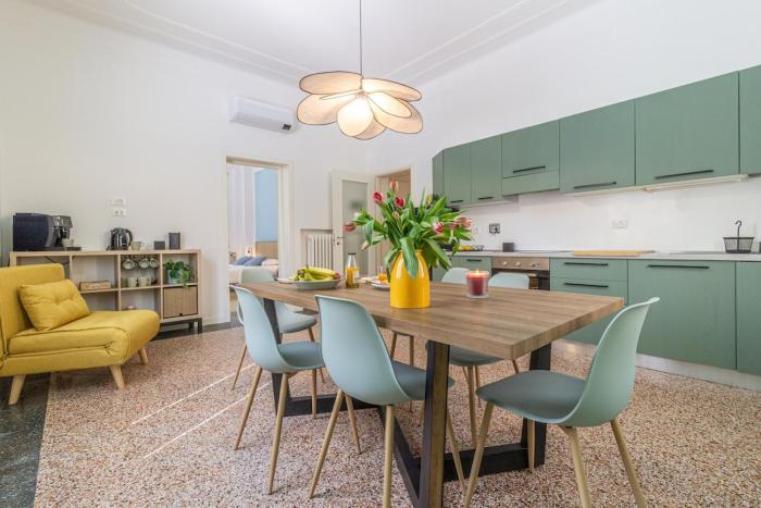 Spacious 7-Guest Apartment In Central Bologna