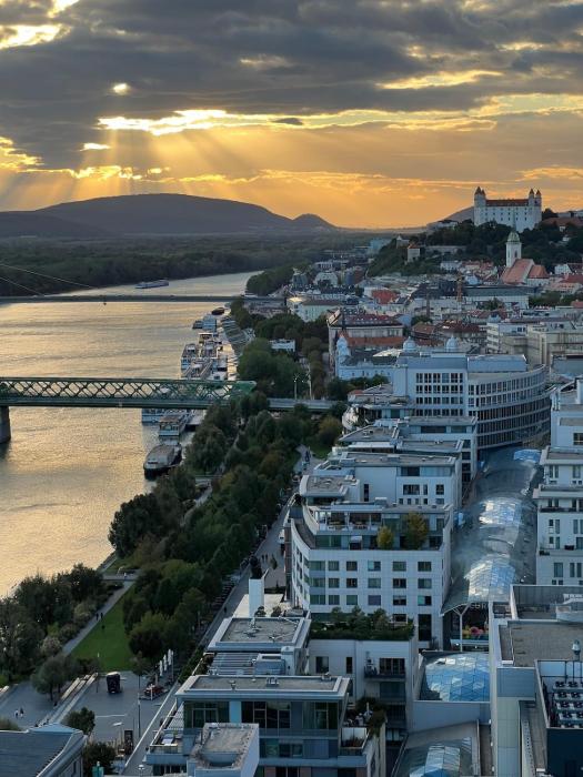 Breathtaking Old Town & Danube View with Free Parking
