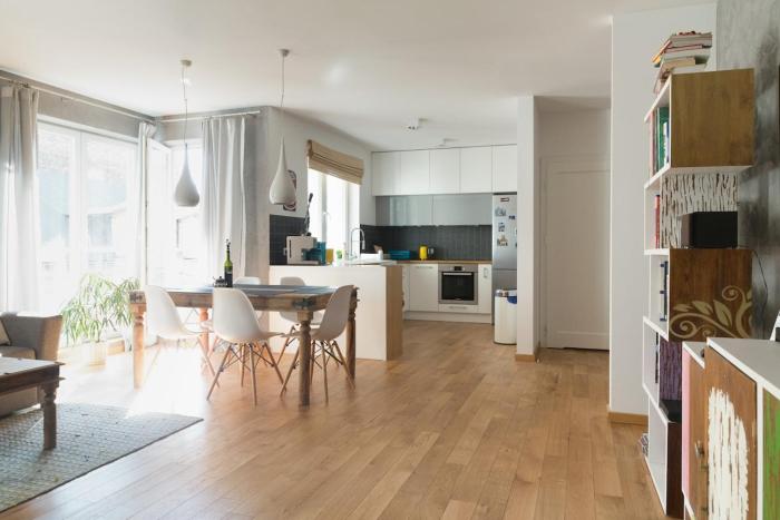 76 m Apt, Garage, 2 Beds, AC, Koneser