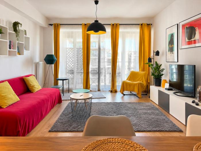 Spacious premium apartment with AC - 4 Guests - Next to Schindler Museum