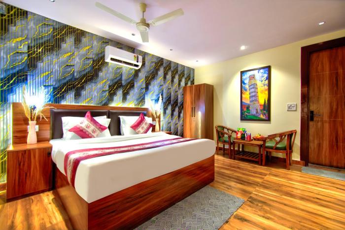 Hotel Mannat Crown l Hotel Near Rohini East Metro Station 3-star Hotel l Rohini , New Delhi, India, Delhi