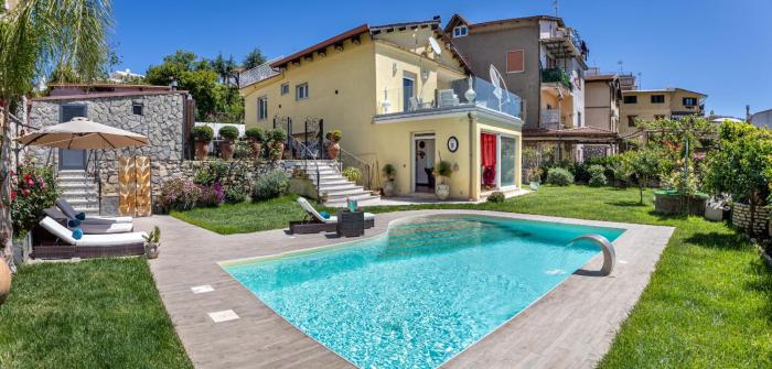 AMORE RENTALS - Villa Caruso