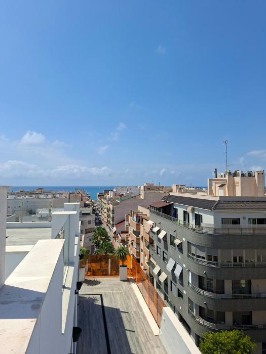 Penthouse-Pool-Jacuzzi-Gym-Sauna- Beach PMT41