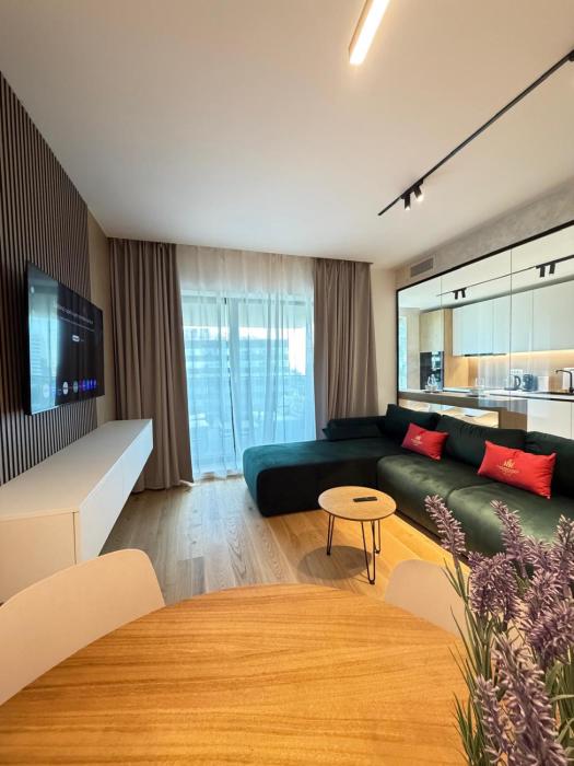 Luxury Glam Apartments near Clinics and MetroStation - parking
