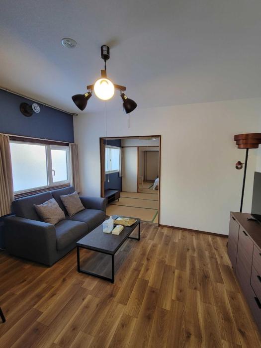 L Otaru , Maximum 6 people , Free parking , AC , Within walking distance of Minami-Otaru Station , Near Otaru Chikko , 10G Wi-Fi