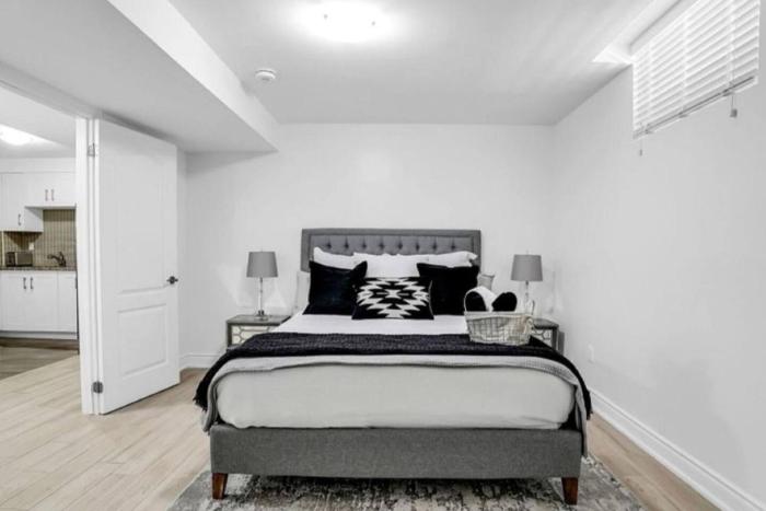 Stylish Modern 2-bedroom Basement Suite