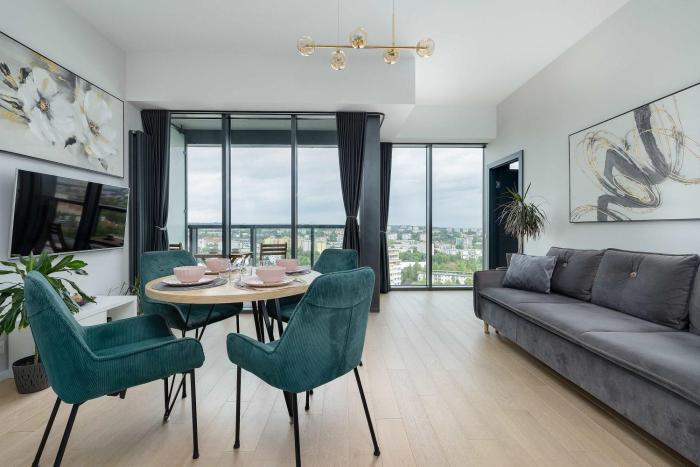 Comfortable Apartment in Hanza Tower with Parking and Air-Conditioning by Noclegi Renters