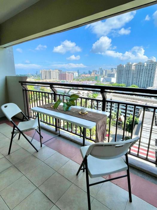 Chill Sip Stay Cozy 2BR with View in Taguig